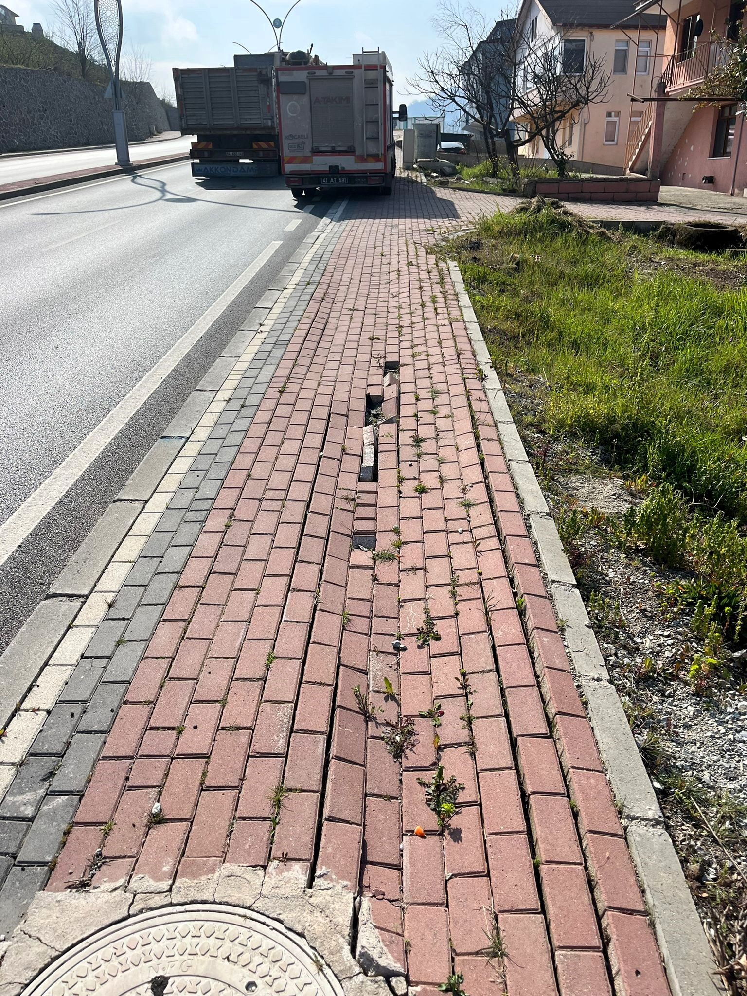 Başiskele'de Tretuvar Yenileme Çalışmaları Tamam (3)