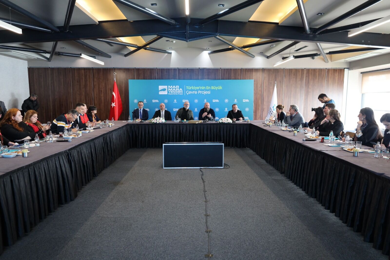 Başkan Büyükakın Uluslararası Gazetecilerle Bir Araya Geldi (6)