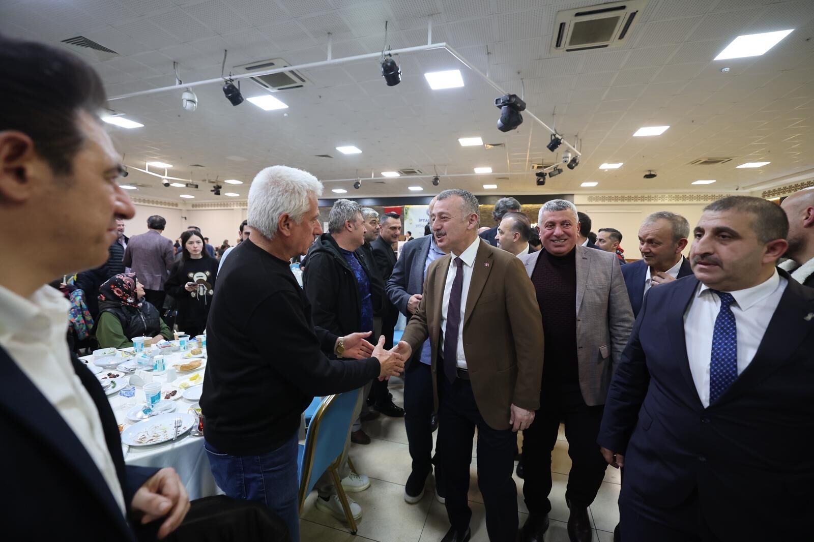 Başkan Büyükakın'ın, Pazarcı Esnafıyla Yaptığı Iftara Yoğun Katılım (1)