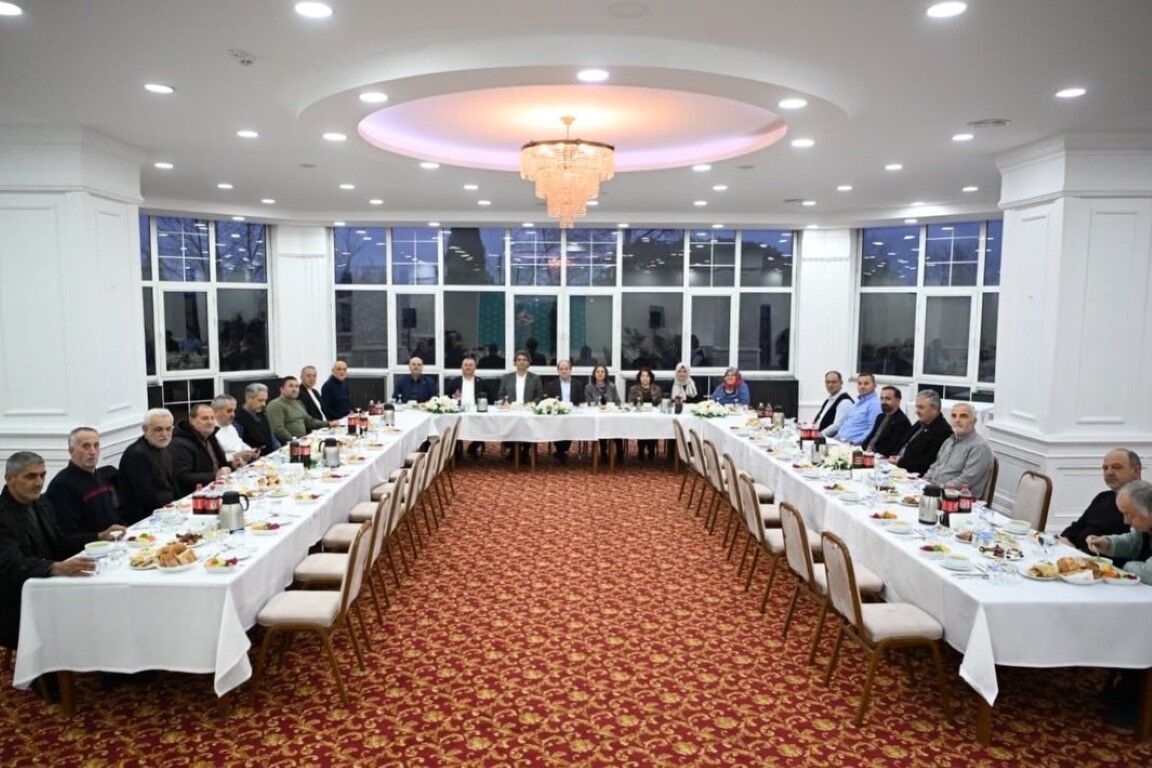 Başkan Kocaman, Muhtarlarla İftar Sofrasında Buluştu (3)