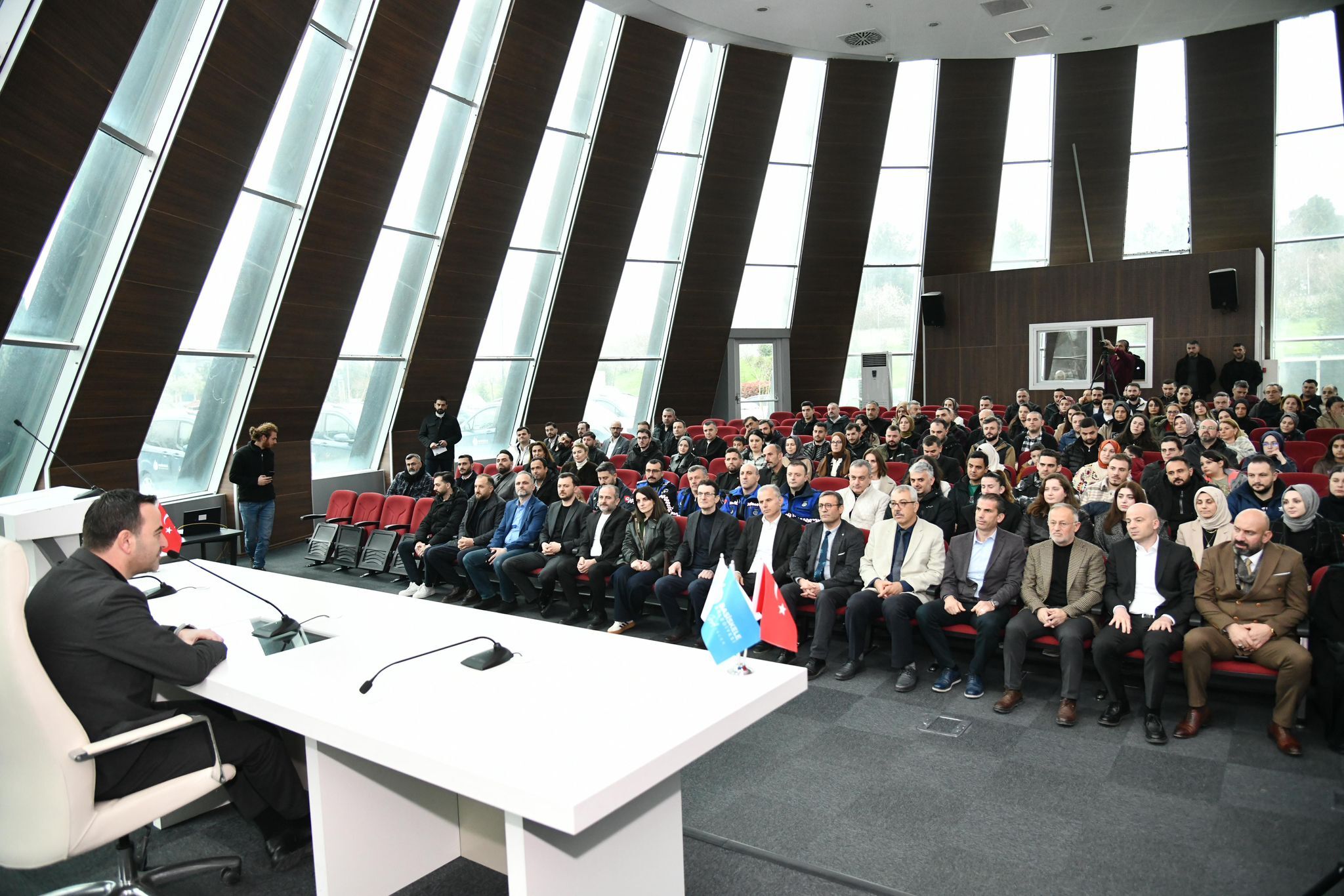 Başkan Özlü Huzur İçi̇nde Bayrama Ulaşiyoruz (4)