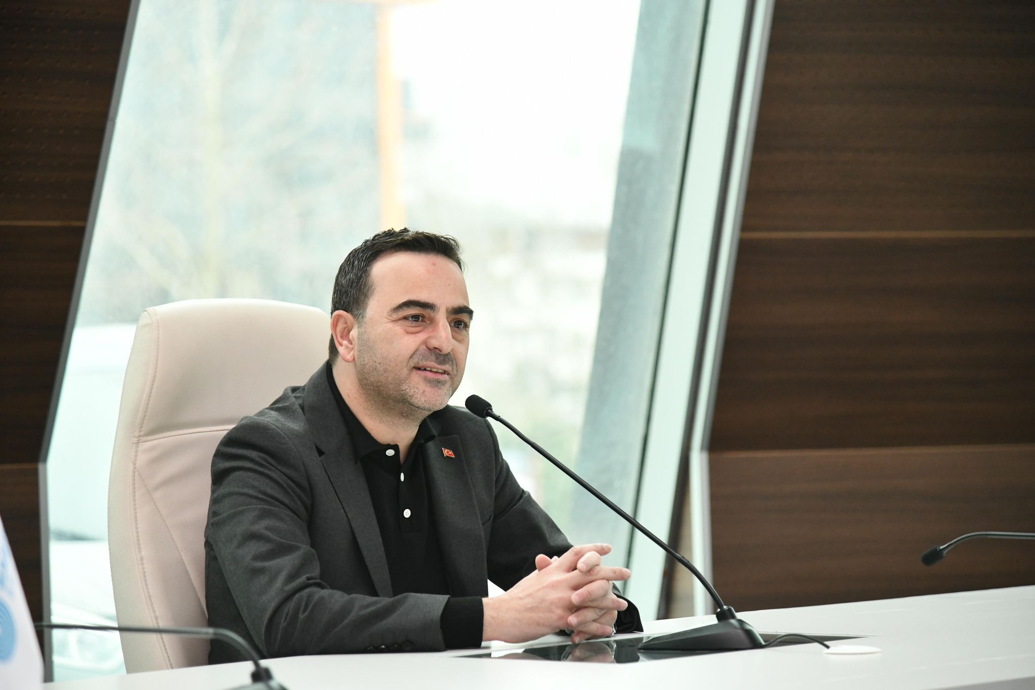 Başkan Özlü Huzur İçi̇nde Bayrama Ulaşiyoruz (5)