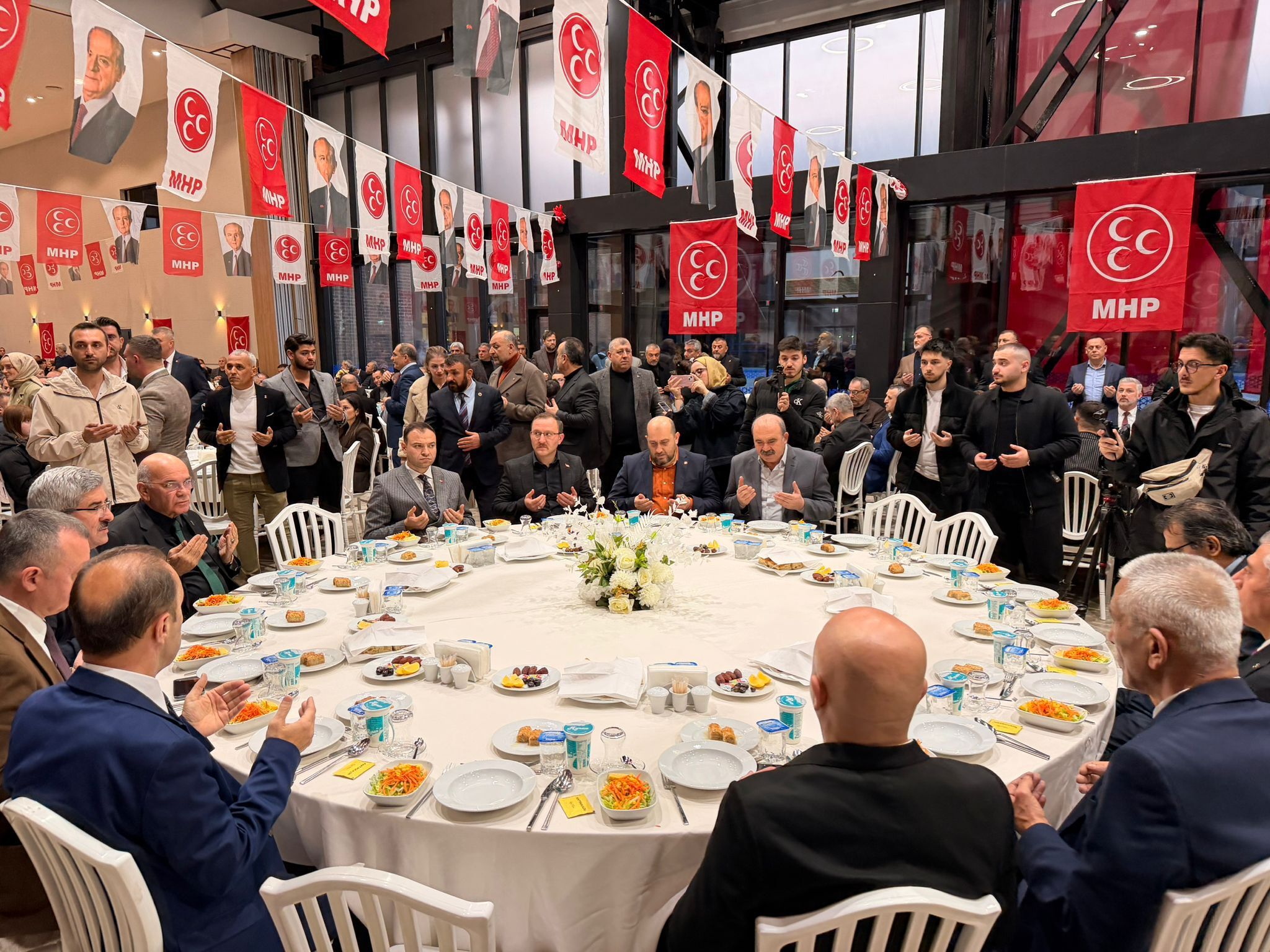 “Bi̇rli̇k Ve Güç Vurgusu” (1)-1