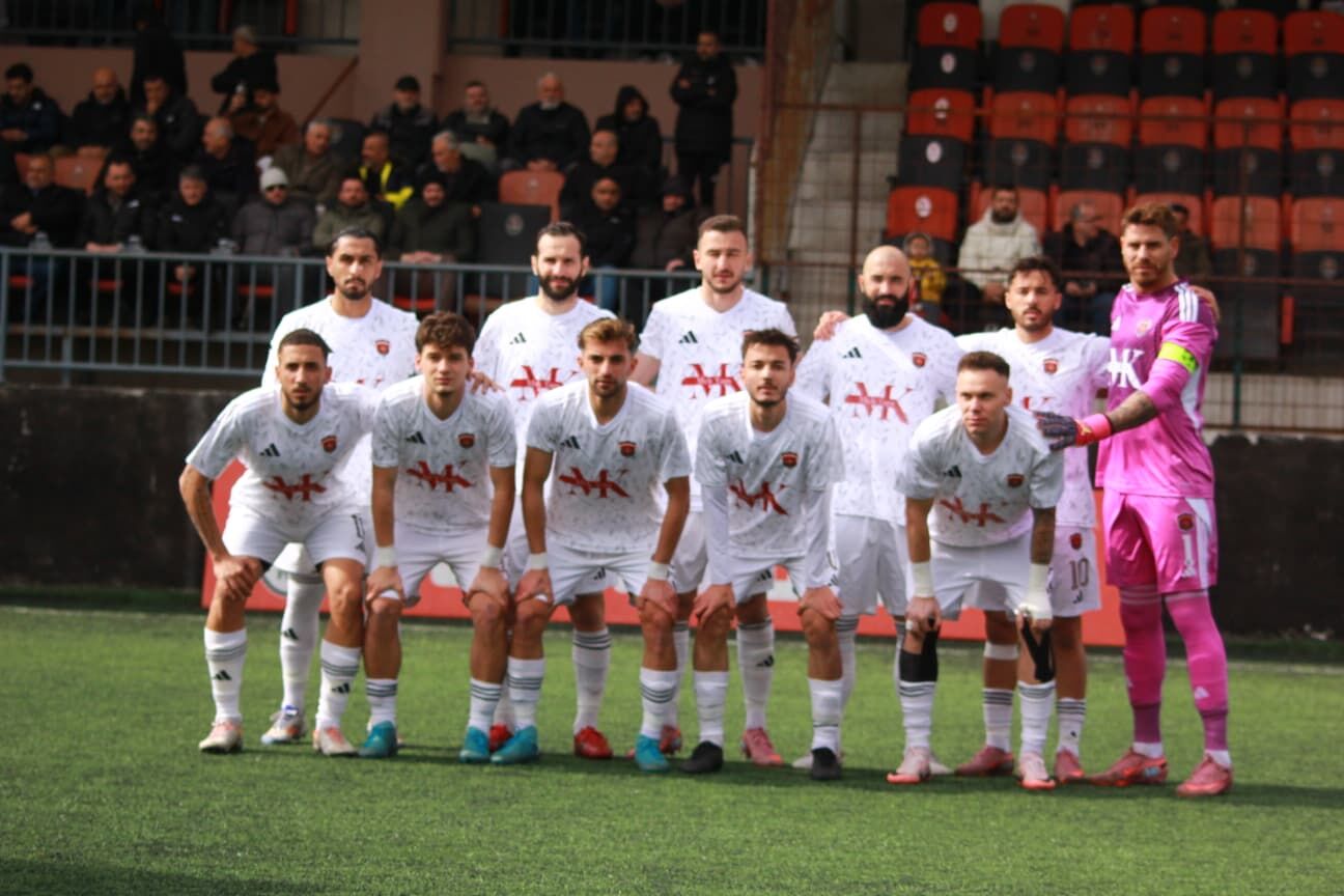 Bölgesel Amatör Lig'de (Bal) Şampiyonluk Mücadelesi Veren Lider Gölcükspor, Ligin Alt Sıralarında Yer Alan Rakibi Gülsuyuspor Karşısında Ummadığı Bir Kayıp Yaşadı. Maça Hızlı Başlayan Ve Erken Bulduğu Golle Öne Geç (5)