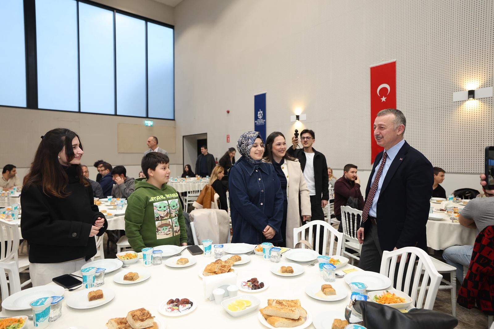 Büyükakin, Tip Bayrami İftarinda Sağlik Çalişanlariyla Buluştu (5)