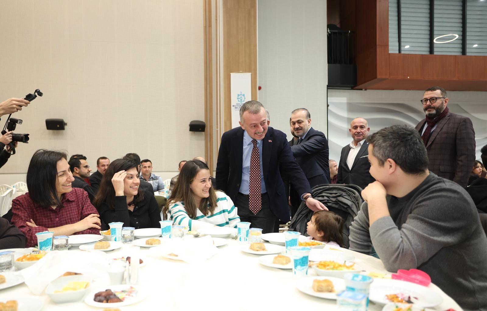 Büyükakin, Tip Bayrami İftarinda Sağlik Çalişanlariyla Buluştu (6)
