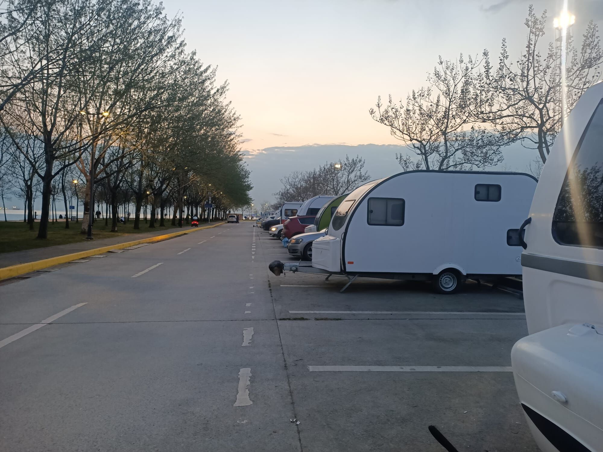 Büyükşehi̇r Beledi̇yesi̇ Nci̇ty Karavanlara Uyari Yazisini Asti (3)