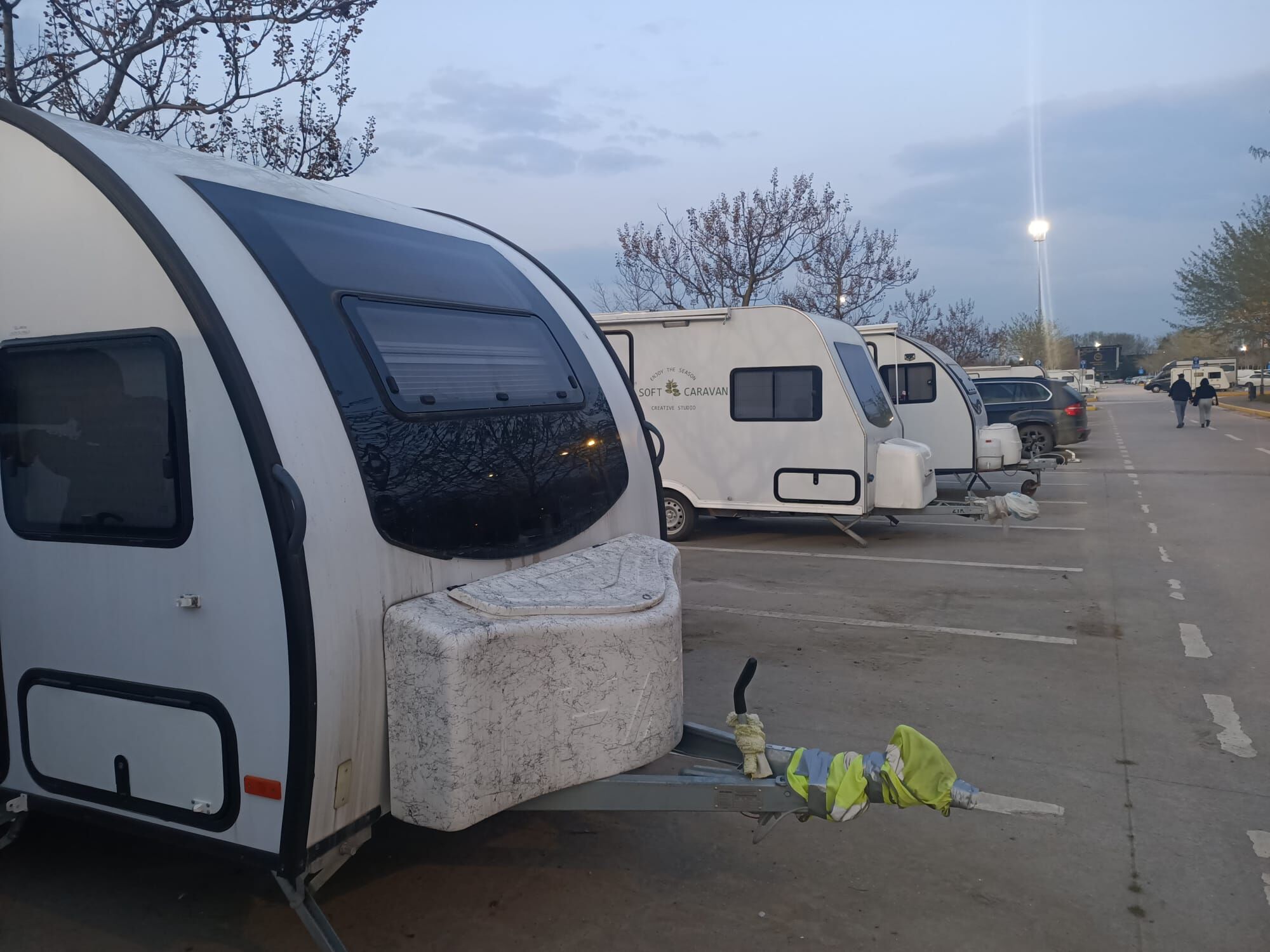 Büyükşehi̇r Beledi̇yesi̇ Nci̇ty Karavanlara Uyari Yazisini Asti (4)