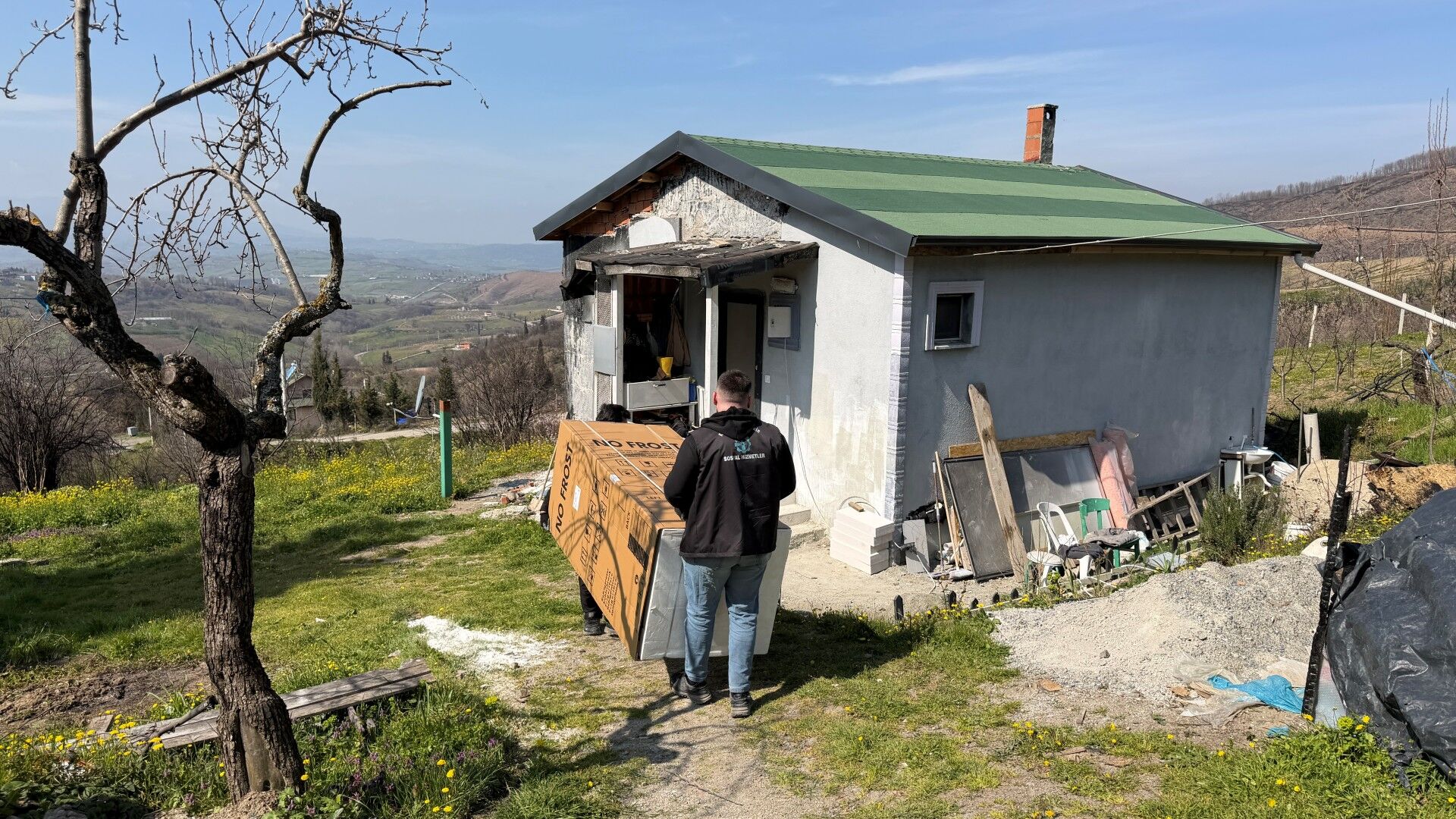 Büyükşehir, Yangın Mağduru Aileyi Ayağa Kaldırdı (3)