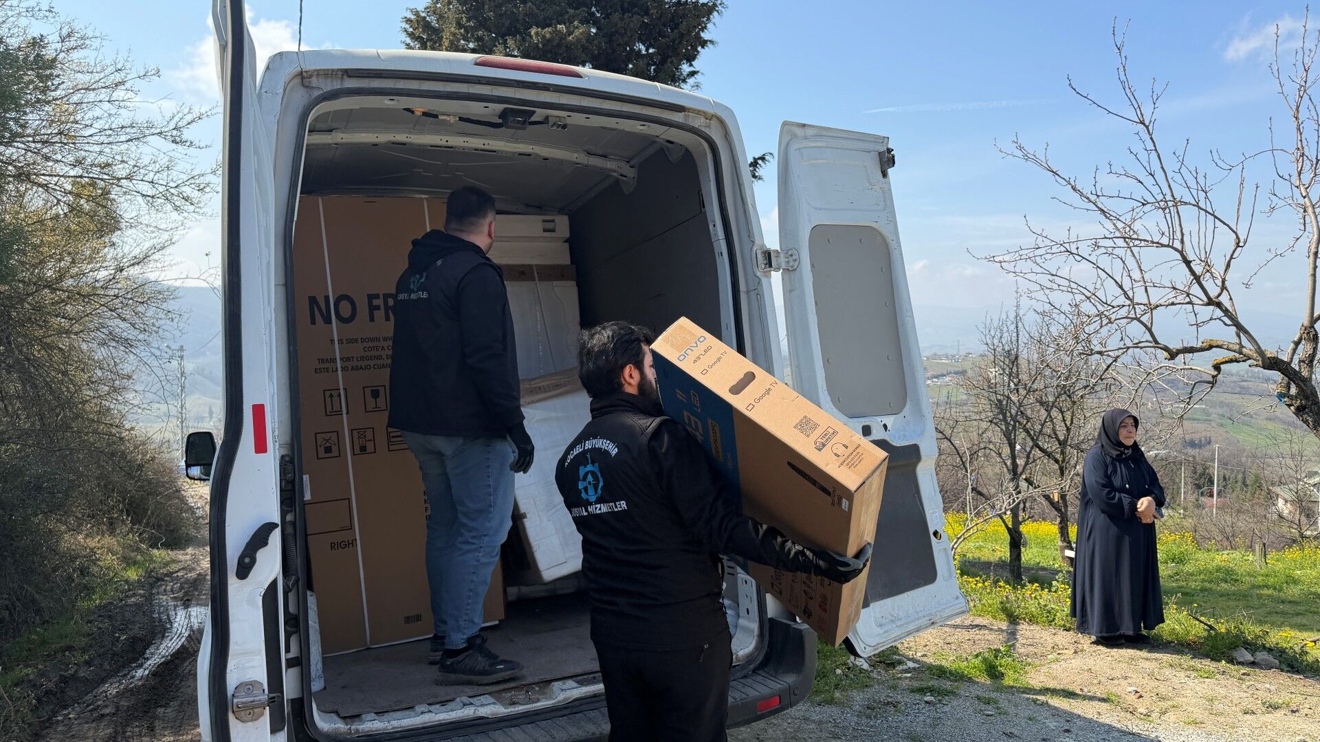 Büyükşehir, Yangın Mağduru Aileyi Ayağa Kaldırdı (4)