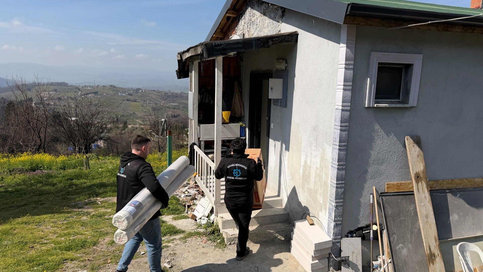 Büyükşehir, Yangın Mağduru Aileyi Ayağa Kaldırdı (5)