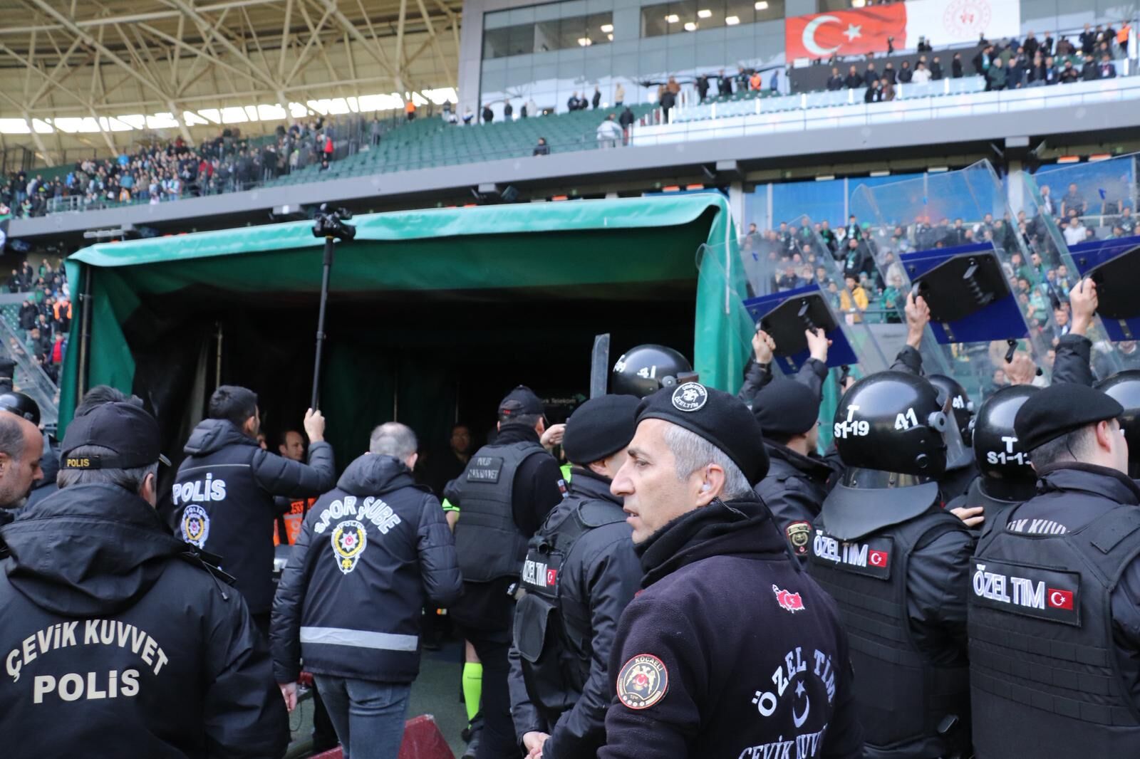 Cihan Aydin Hakem Protesto 1