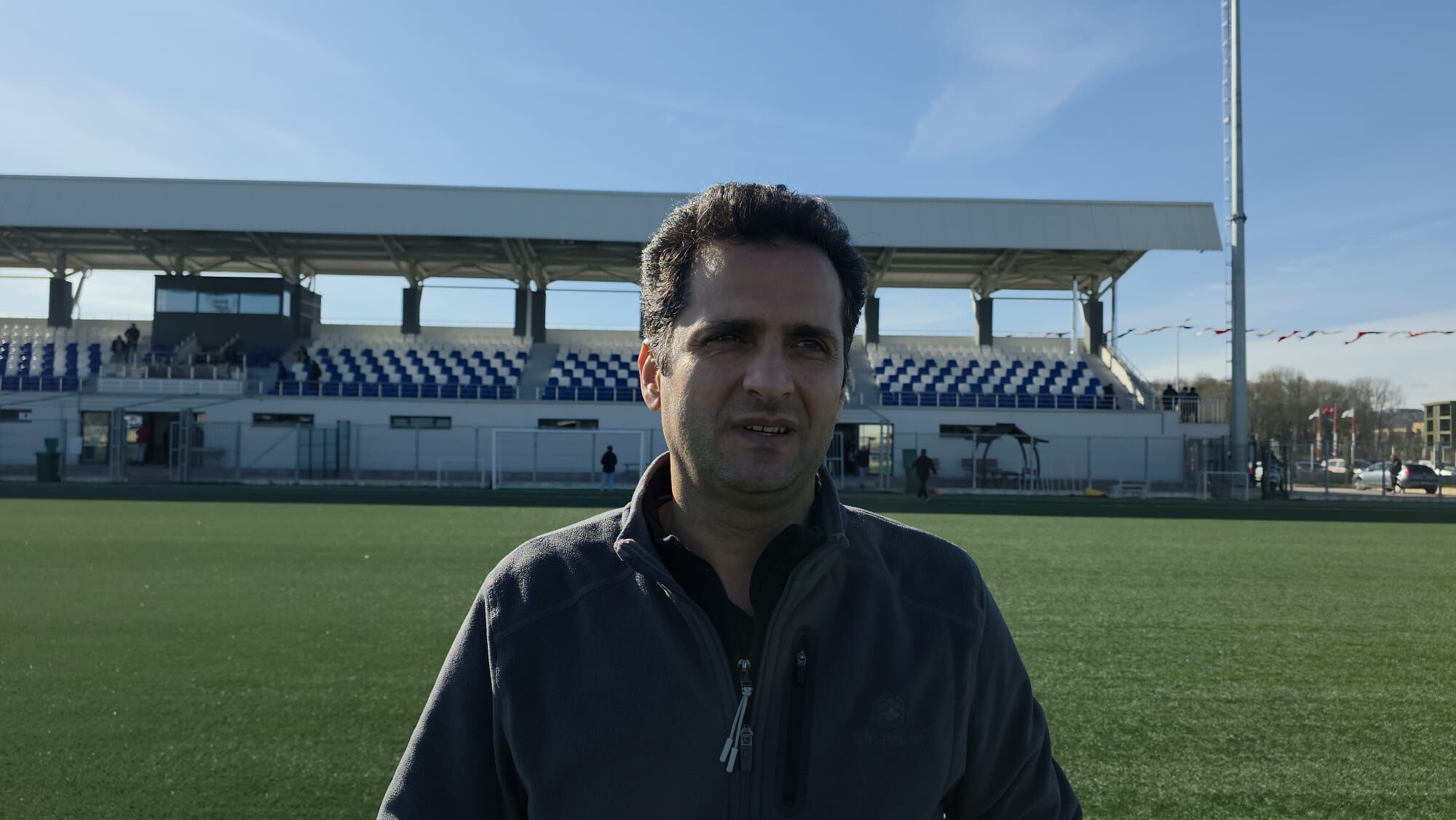 ​Cumartesi Günü Alikahya Stadı’nda Sadece Bir Futbol Müsabakası Değil, Adeta Bir Irade Savaşı Izledik. Alikahyaspor, Derincespor Aş Karşısında Ilk Yarıyı 2 1 Önde Kapatmanın Verdiği Rehavetle Sahaya Dönünce, Futbolu