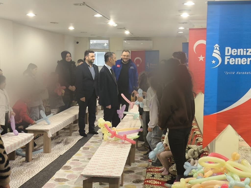 Deni̇z Feneri̇ Derneği̇ne Anlamli Zi̇yaret (2)