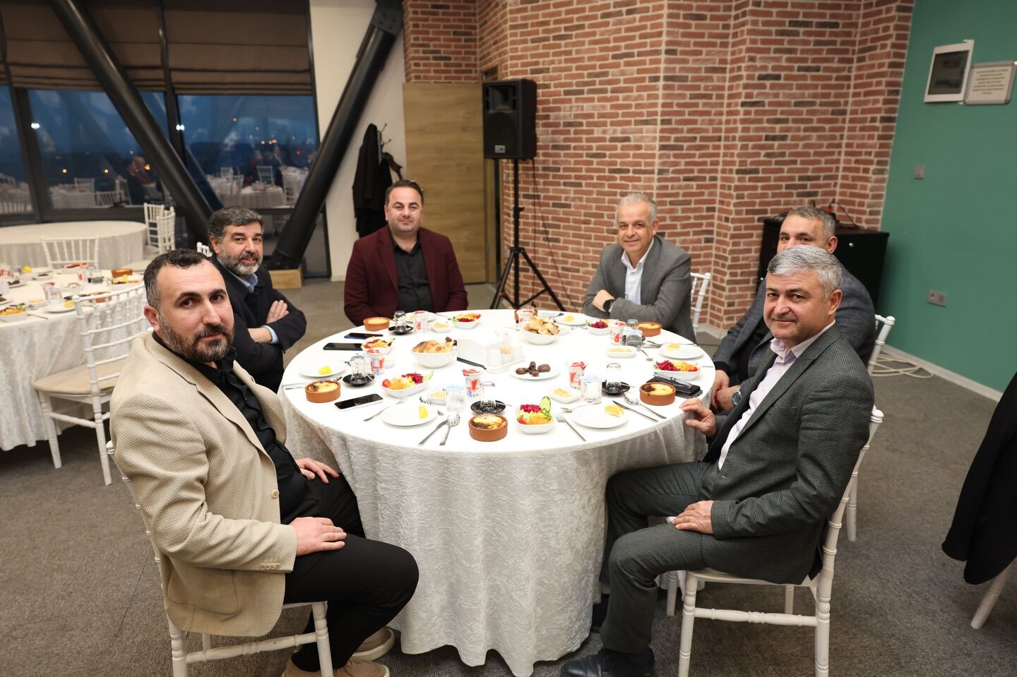 Deri̇nce Beledi̇ye Mecli̇s Üyeleri̇ İftar Programinda Buluştu 1