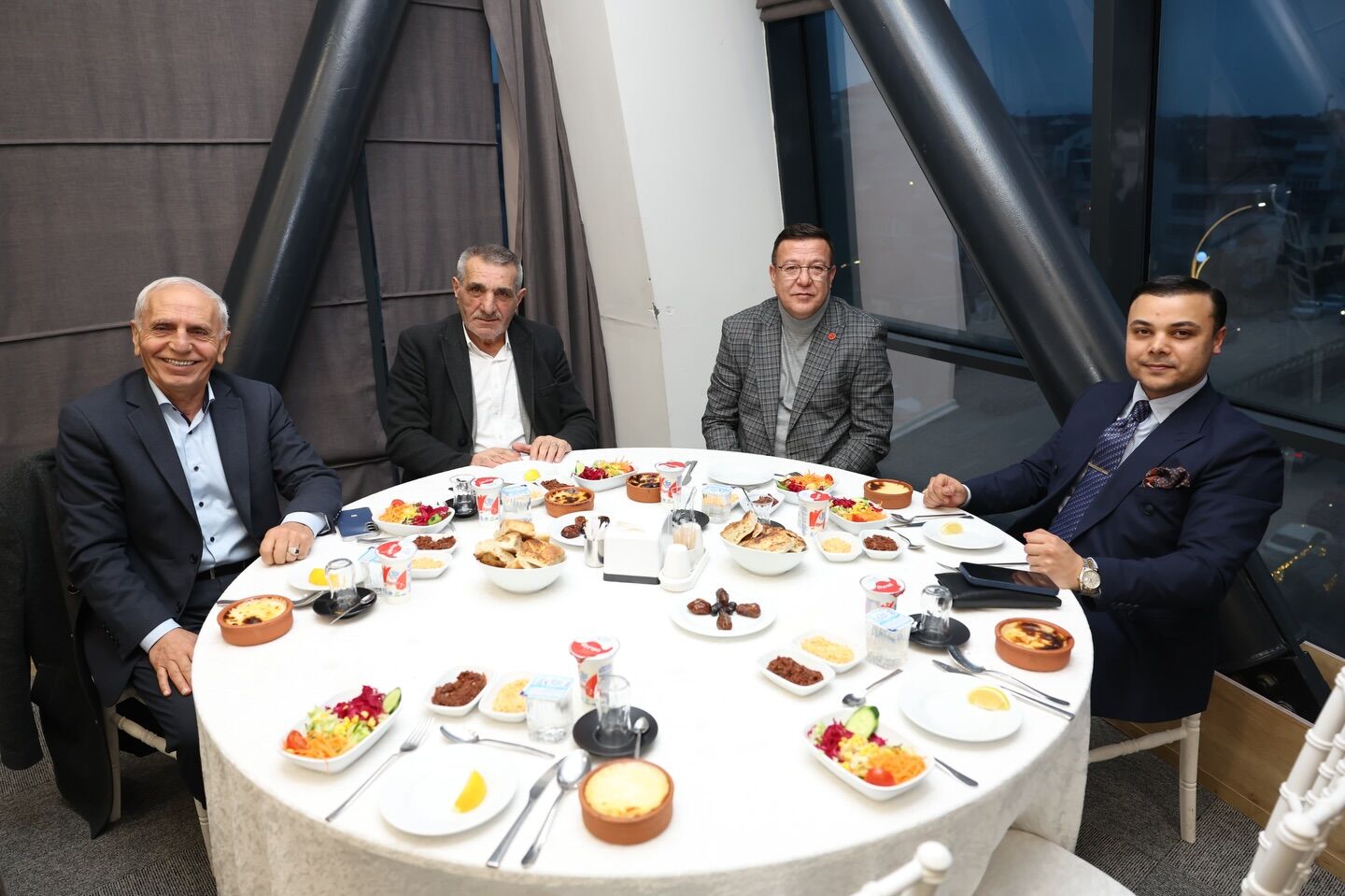 Deri̇nce Beledi̇ye Mecli̇s Üyeleri̇ İftar Programinda Buluştu 2