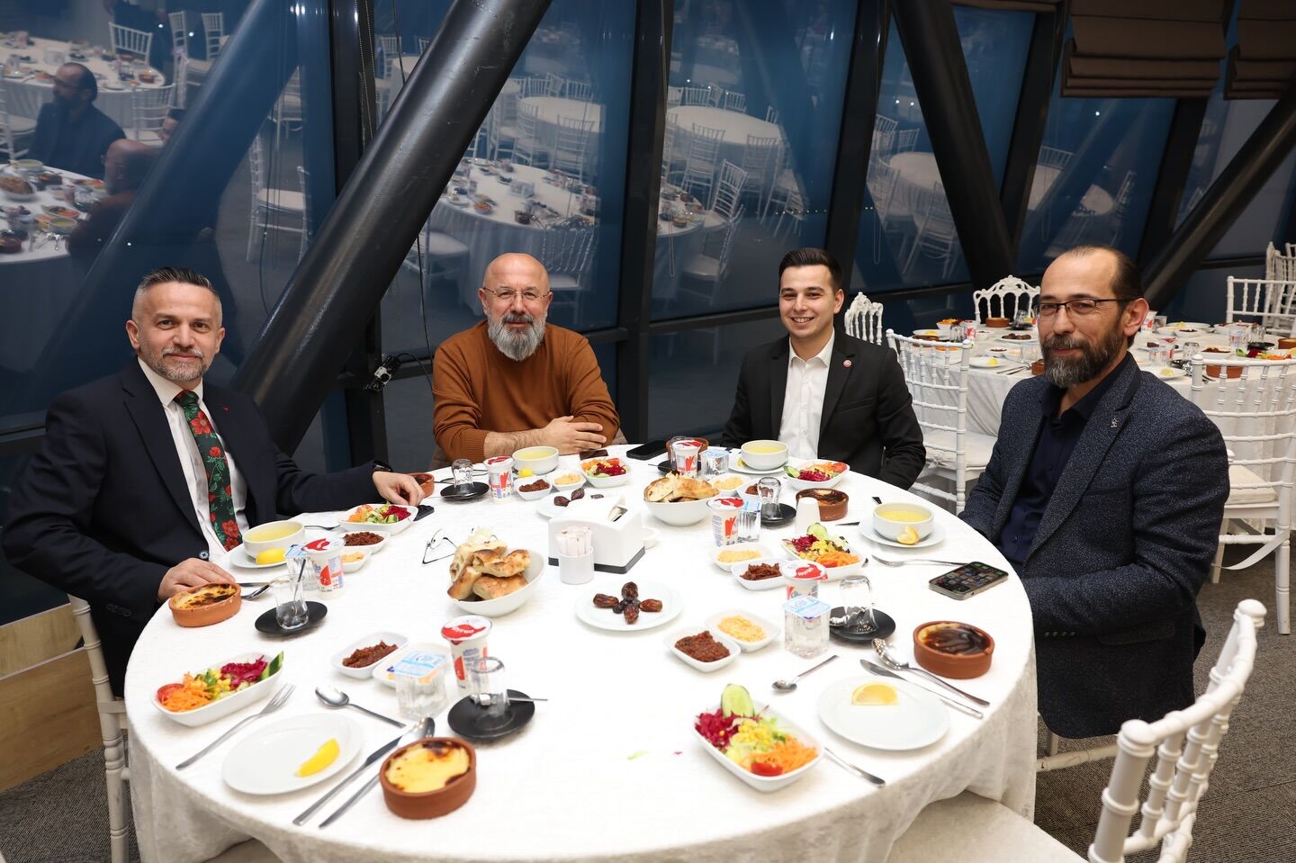 Deri̇nce Beledi̇ye Mecli̇s Üyeleri̇ İftar Programinda Buluştu 3