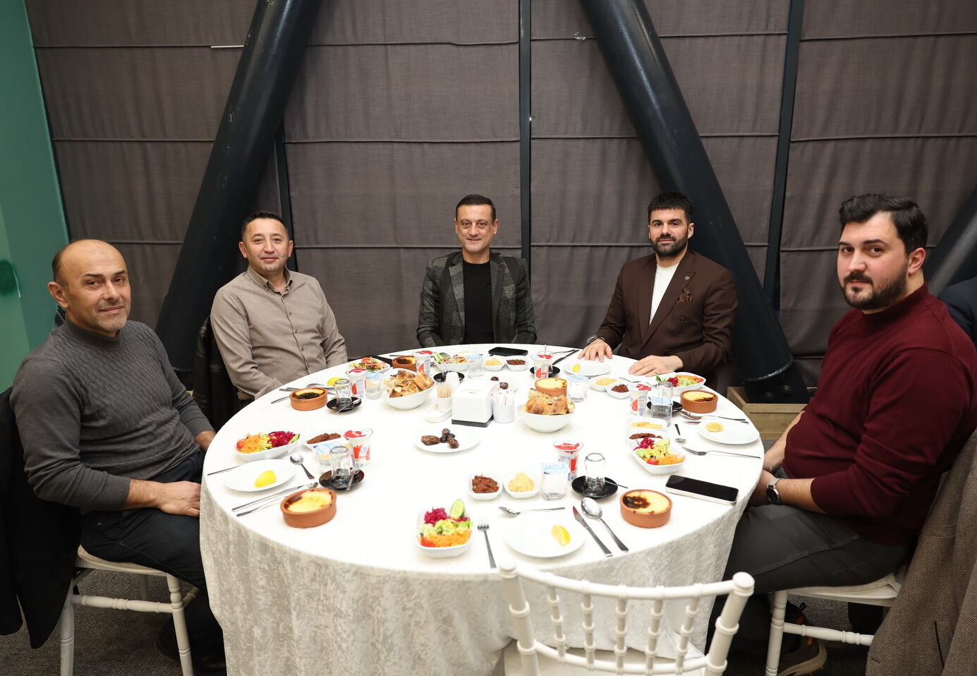 Deri̇nce Beledi̇ye Mecli̇s Üyeleri̇ İftar Programinda Buluştu 6