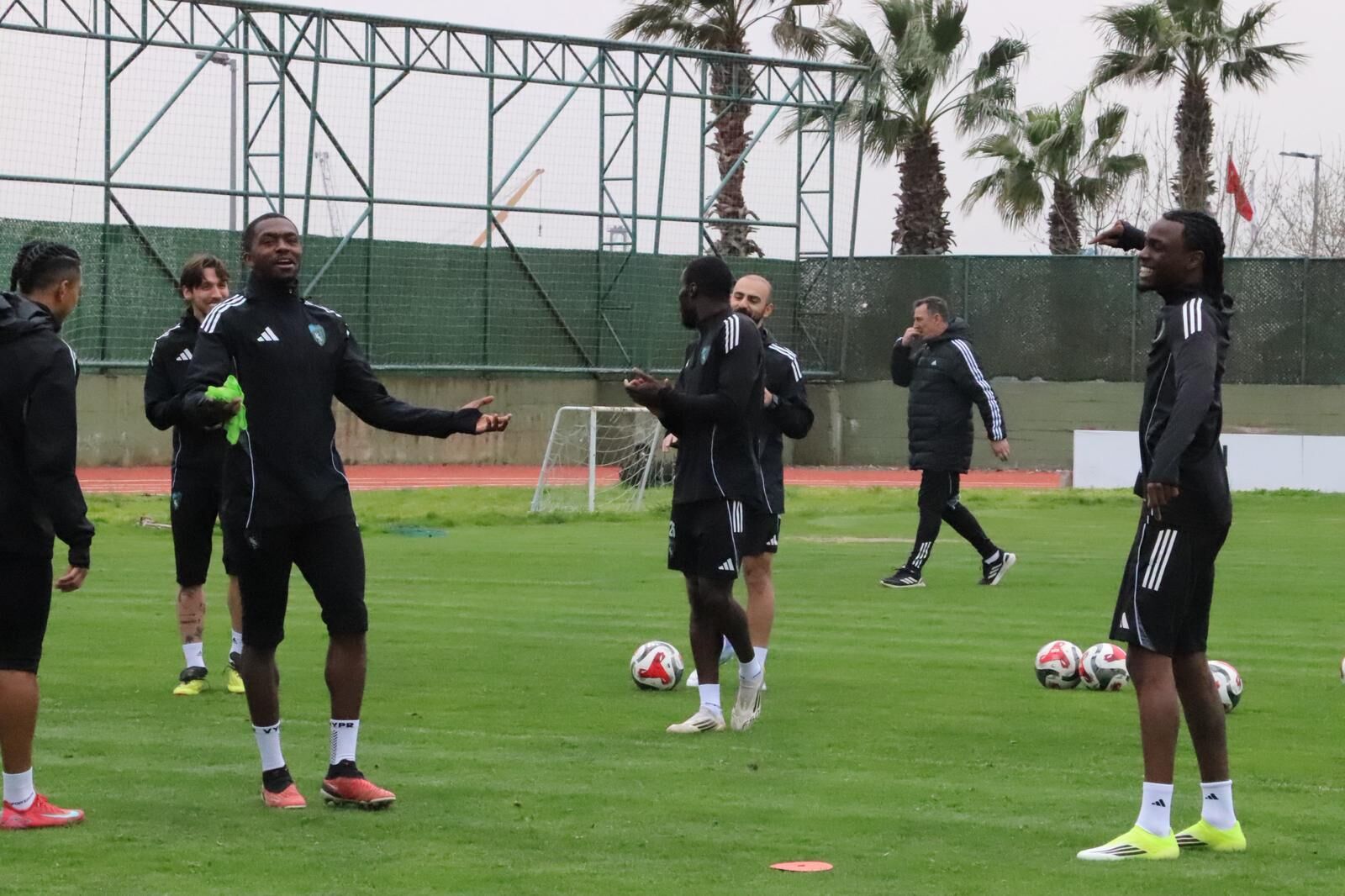 Eksi̇k Başladi! (3)