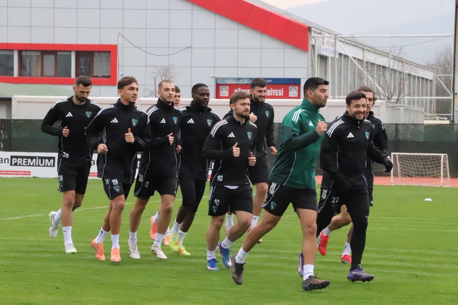 Eksi̇k Başladi! (4)