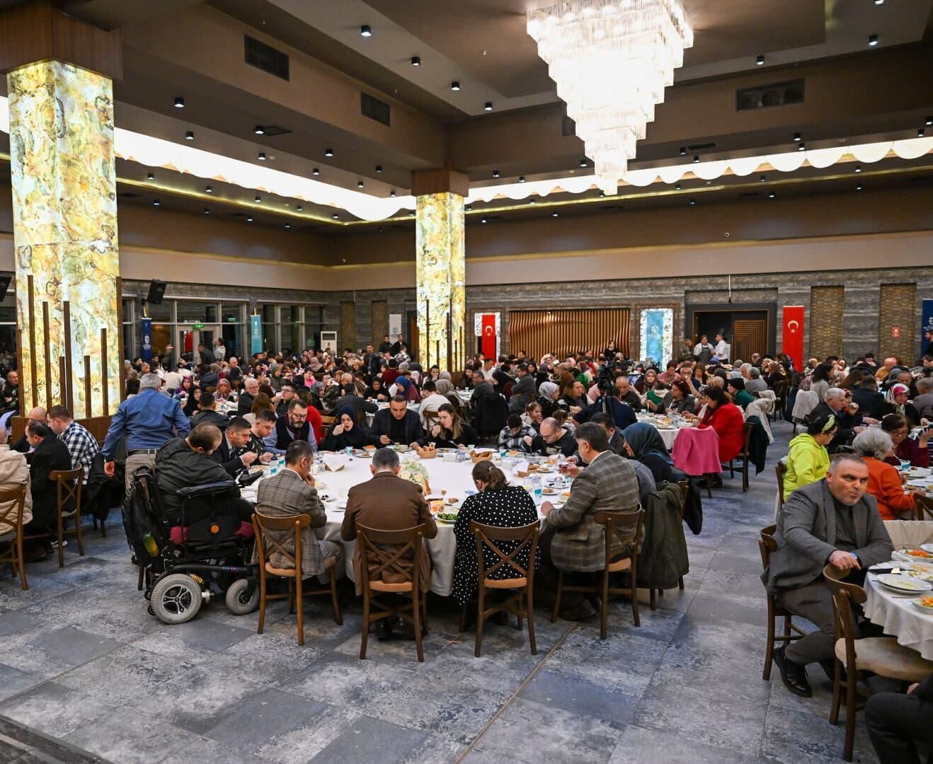 Engelli̇ Dernekleri̇yle İftarda Bi̇r Araya Geldi̇ (2)