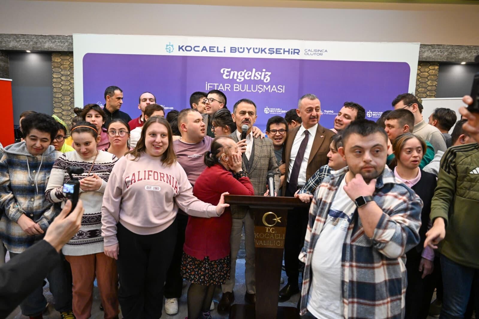 Engelli̇ Dernekleri̇yle İftarda Bi̇r Araya Geldi̇ (4)