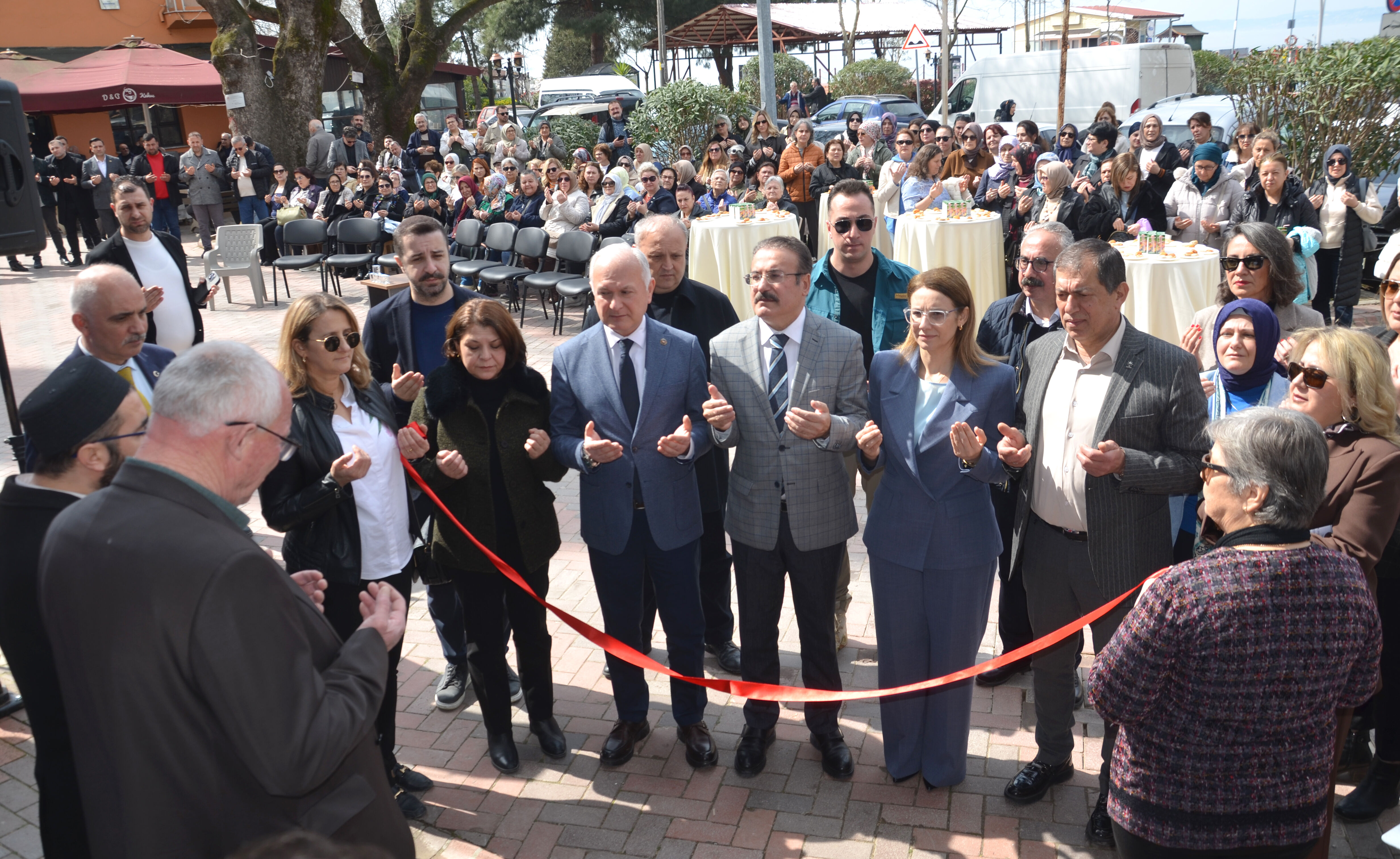 Ereğli̇ Kültür Ve Dayanişma Derneği̇ Karamürsel’de Törenle Açildi (1)