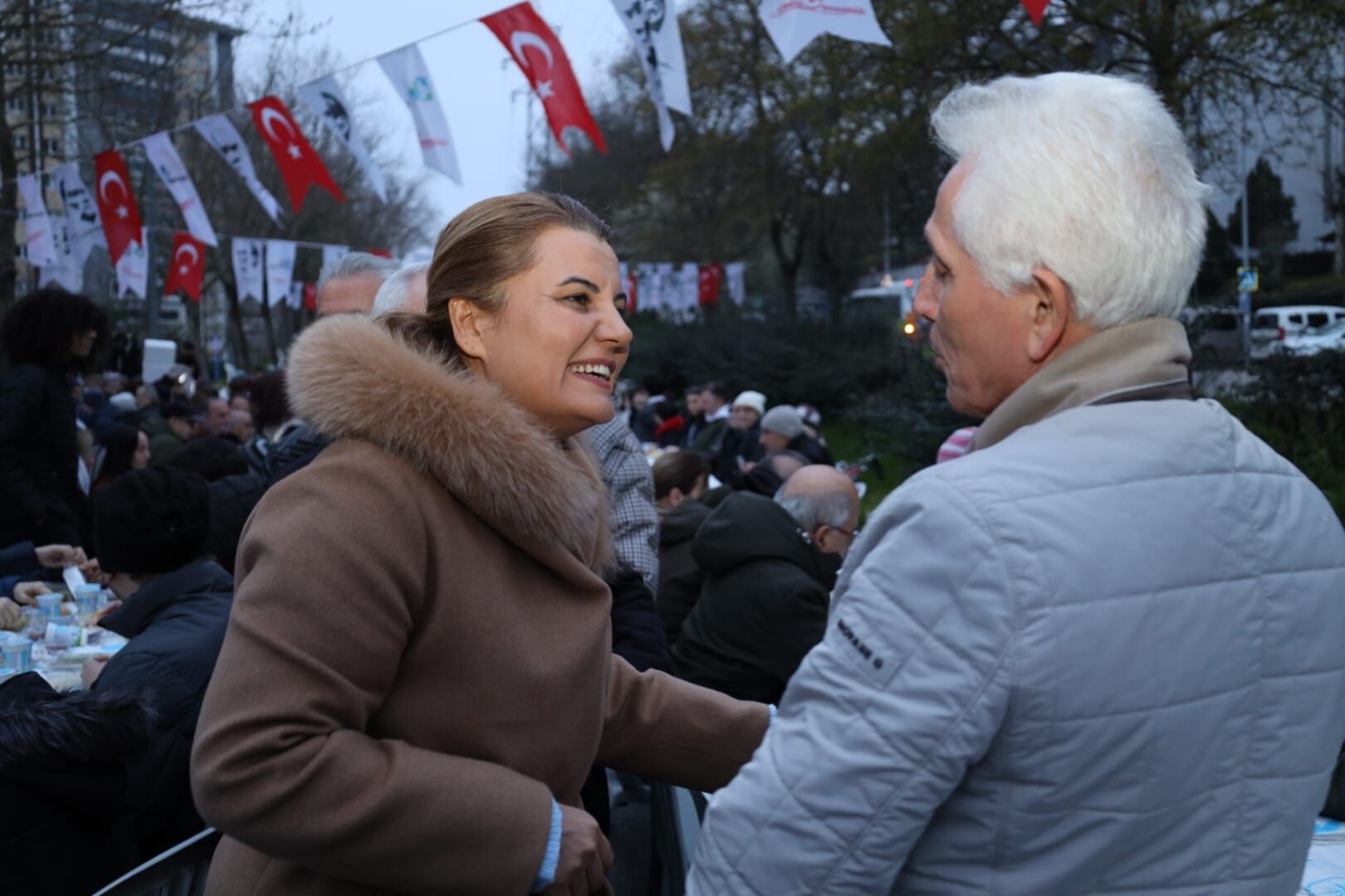 Fatma Baskan, Akarca'da Yüzlerce Vatandaslarla Ayni Sofrada Bulustu (10)