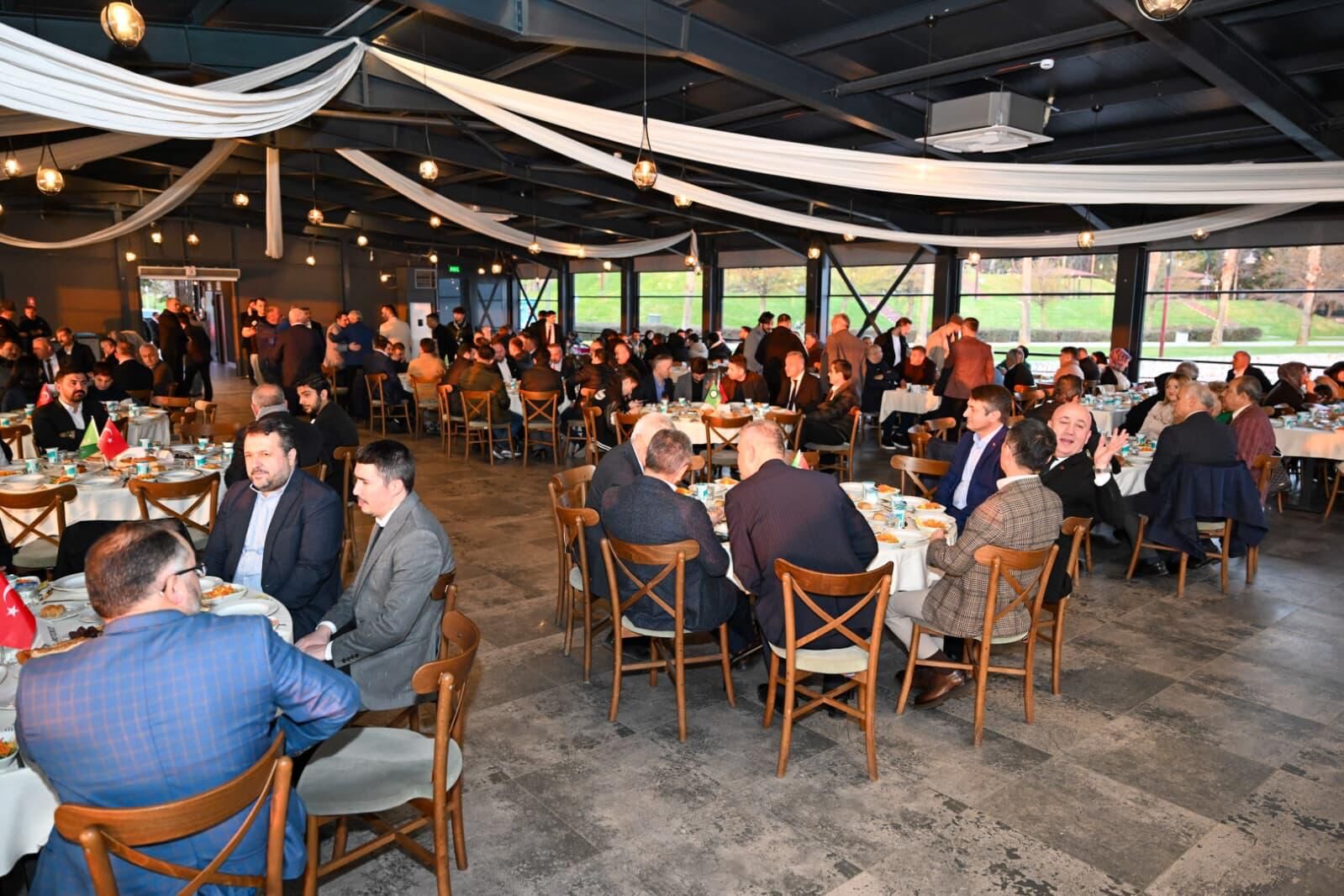 Gi̇resunlular Ayni Sofrada Buluştu Vali̇ Aktaş Davetli̇lerle Bi̇r Araya Geldi̇ (2)