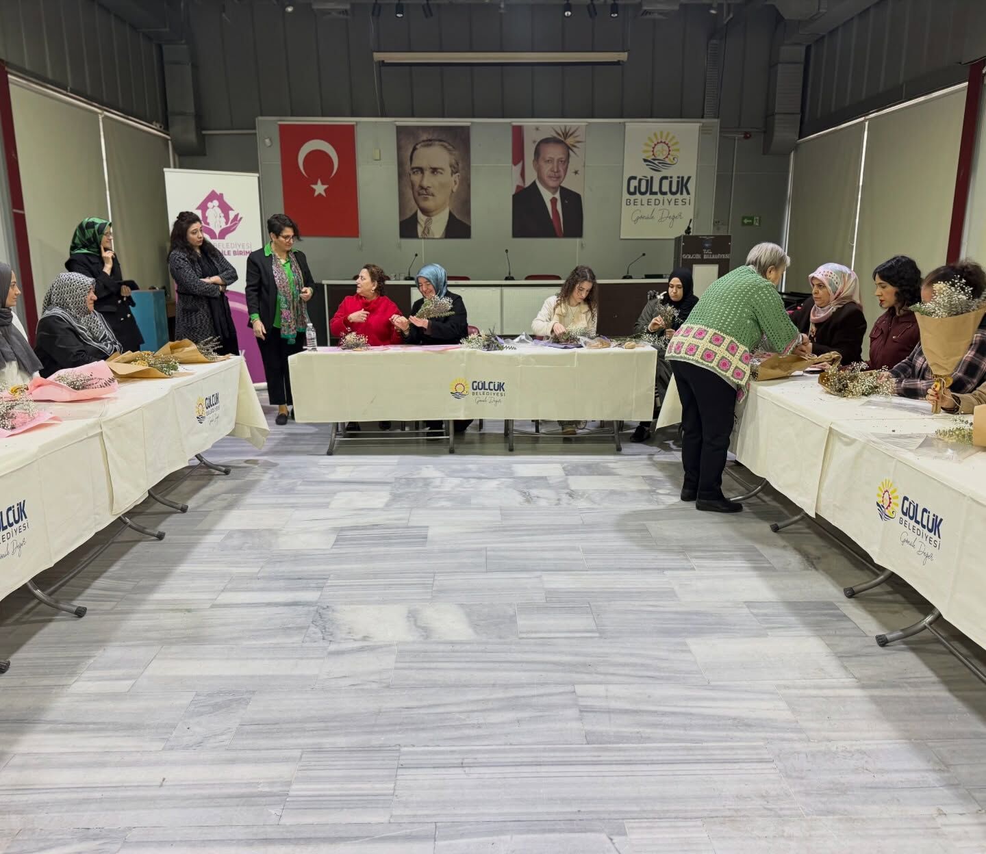 Gölcük Belediyesi’nin Düzenlediği Çiçek Tanzim Atölyesi, Kadınların Yoğun Katılımıyla Gerçekleşti. Etkinlikte Katılımcılar Hem Öğrendi Hem De Keyifli Anlar Yaşadı (3)