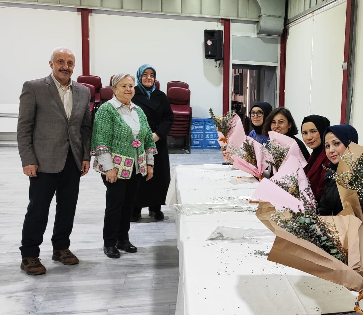 Gölcük Belediyesi’nin Düzenlediği Çiçek Tanzim Atölyesi, Kadınların Yoğun Katılımıyla Gerçekleşti. Etkinlikte Katılımcılar Hem Öğrendi Hem De Keyifli Anlar Yaşadı (4)