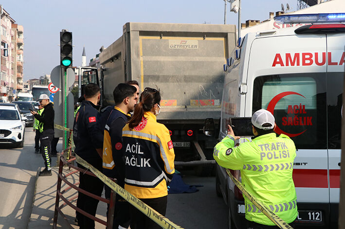 Hafri̇yat Kamyonunun Çarptiği Yaşli Adam Hayatini Kaybetti̇ 2