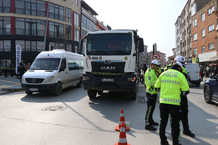 Hafri̇yat Kamyonunun Çarptiği Yaşli Adam Hayatini Kaybetti̇ 3