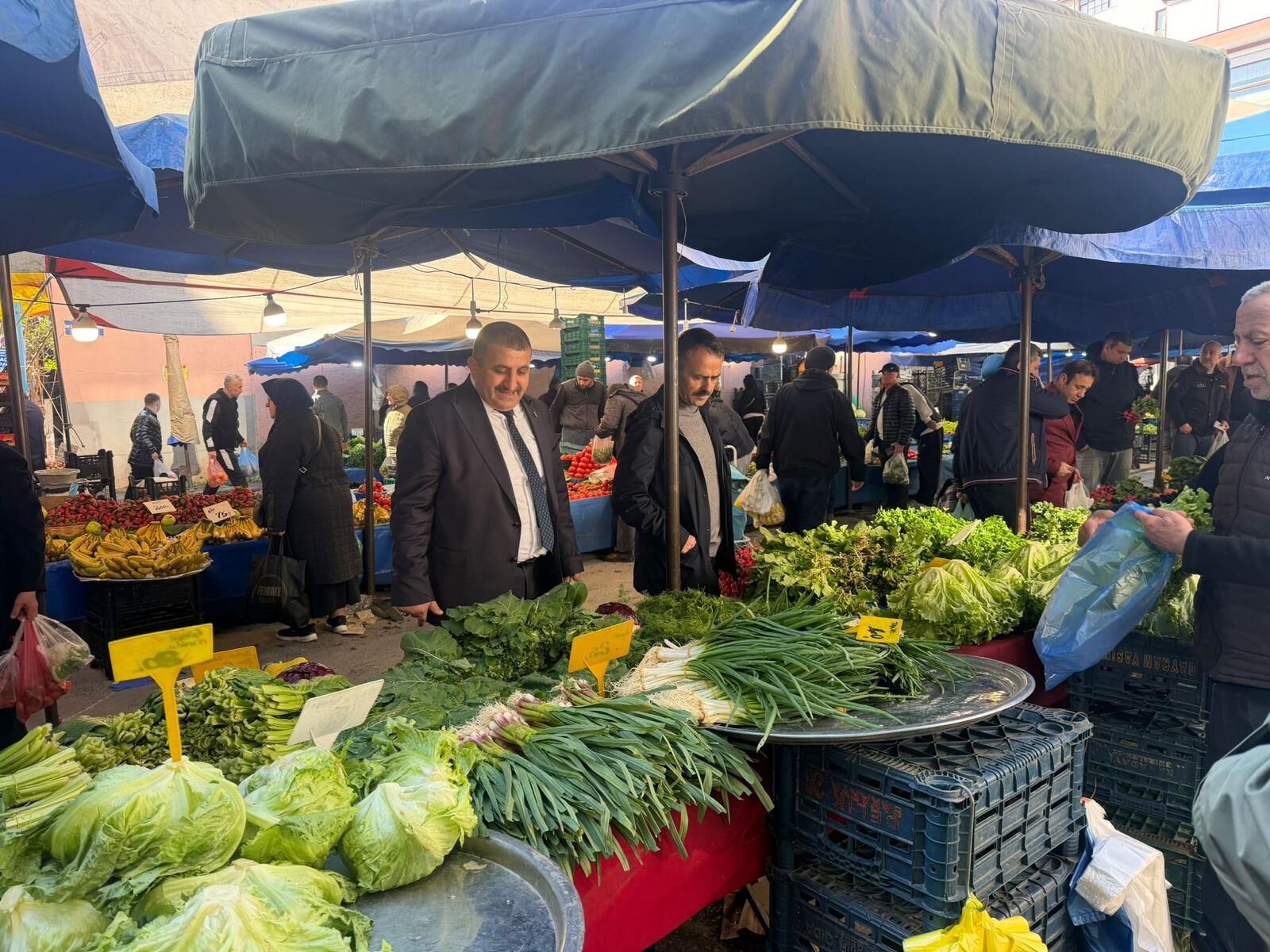 İlhami̇ Aktaş Kozluk Semt Pazari’ni Zi̇yaret Etti̇ 1