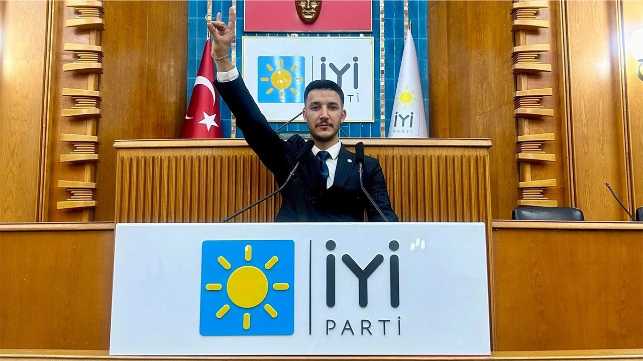 İyi̇ Parti̇li̇ Başkandan Şok İsti̇fa!-1