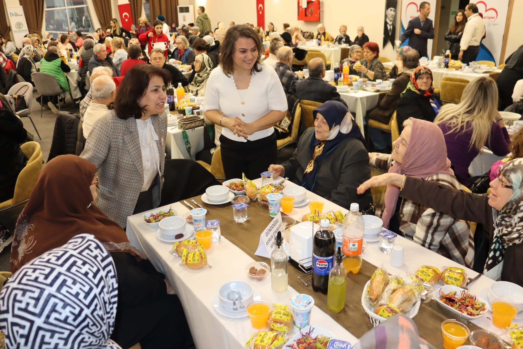 Izmit Belediyesi Asirlik Çinarlarla Iftar Sofrasinda Bulustu (6)