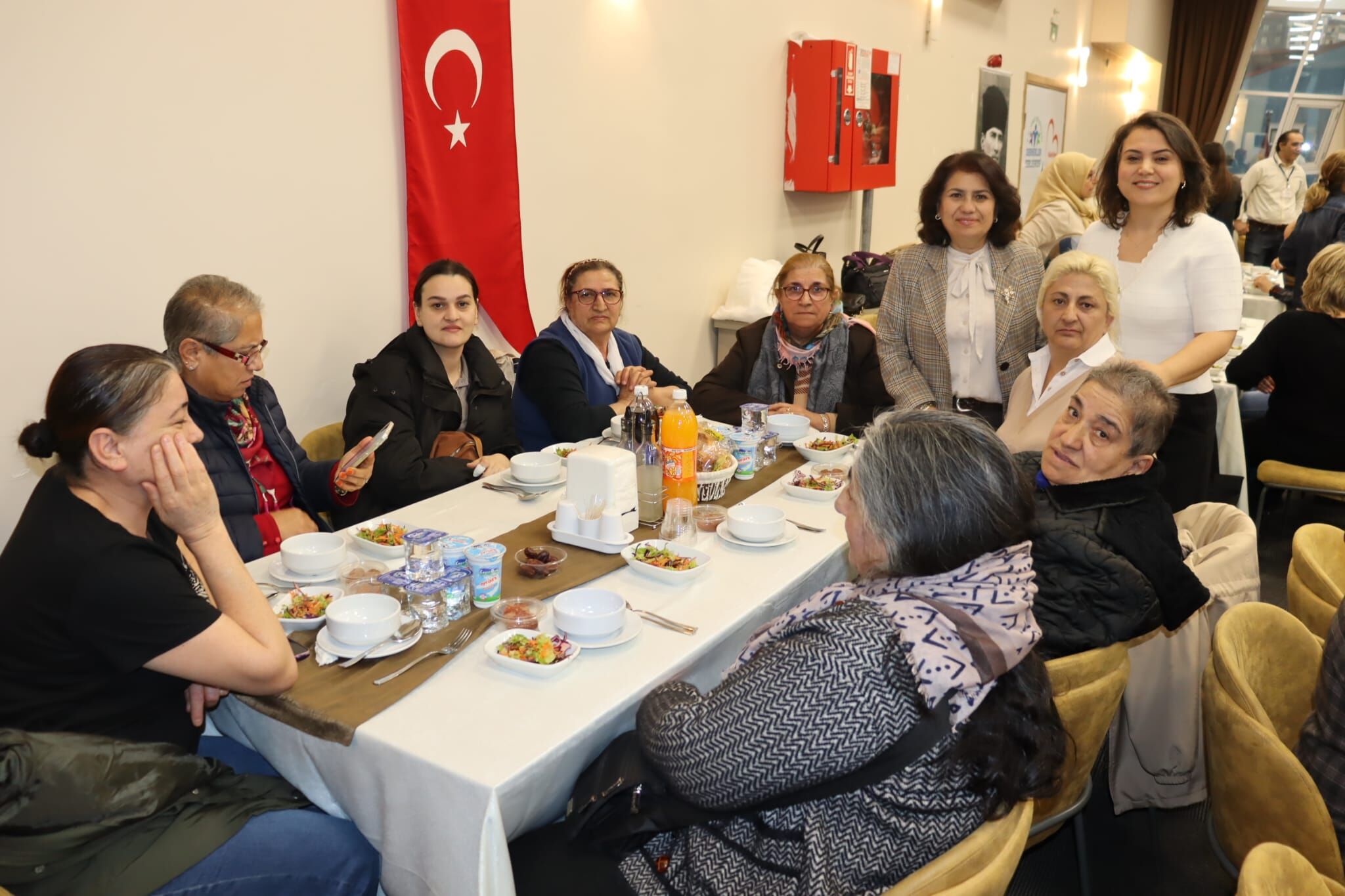 Izmit Belediyesi Asirlik Çinarlarla Iftar Sofrasinda Bulustu (7)