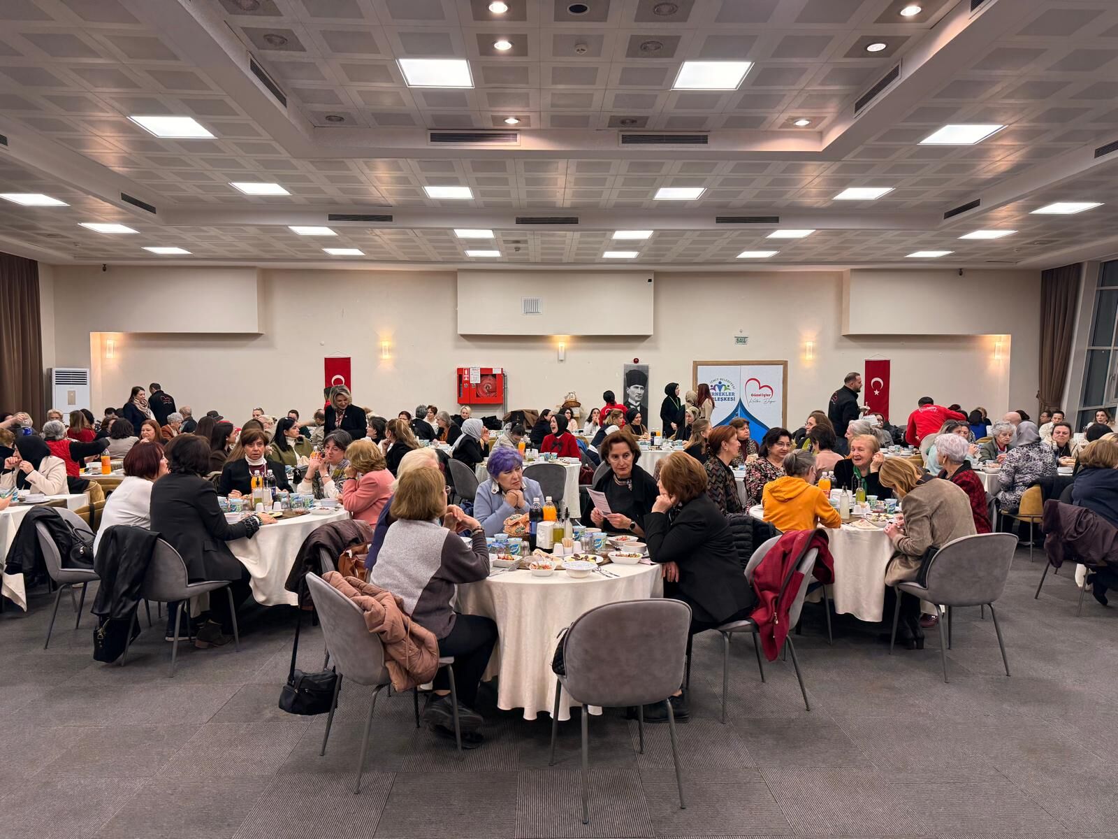 Izmit Belediyesi, Kadin Dernekleriyle Ayni Sofrada Bulustu (4)