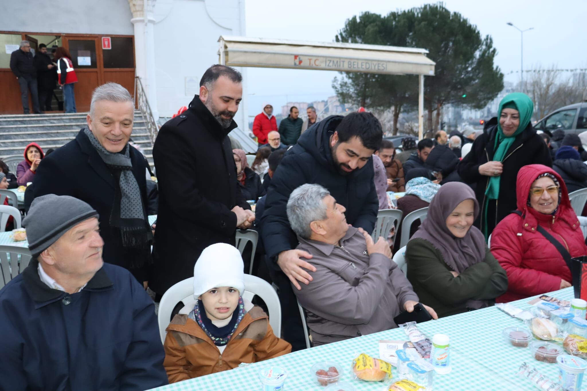 Izmit Belediyesinden Malta Mahallesi'nde Gönülleri Bulusturan Iftar (4)