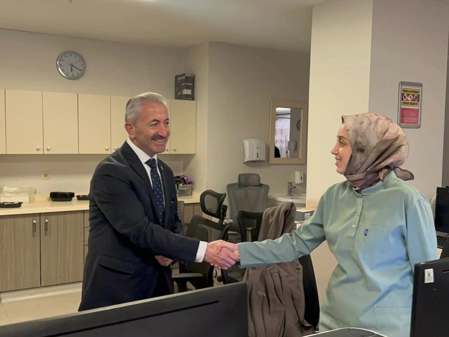 İzmit Belediyesinden Sağlık Çalışanlarına 14 Mart Tıp Bayramı Ziyareti (2)