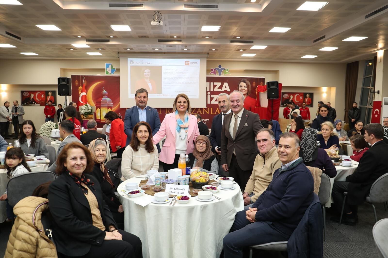 İzmi̇t Beledi̇yesi̇’nden Şehi̇t Ai̇leleri̇ Ve Gazi̇lere Anlamli İftar 4