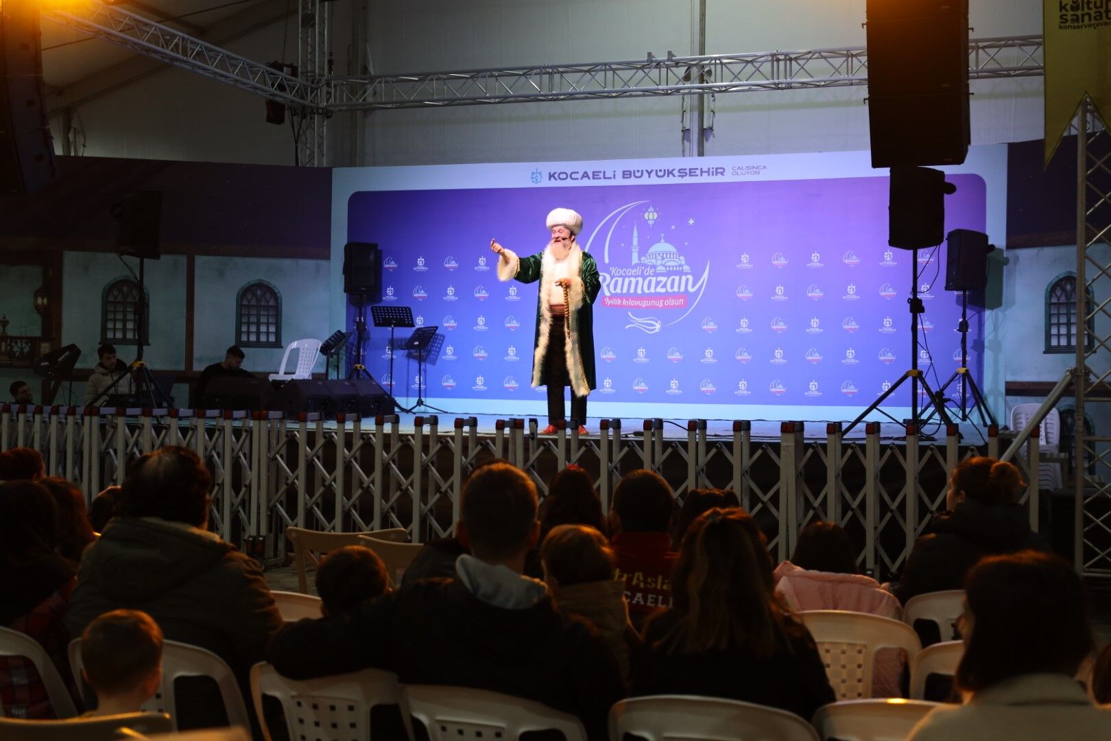 İzmi̇t Kent Meydani’nda Ramazan Çadiri Bi̇nlerce Ki̇şi̇yi̇ Buluşturuyor 3