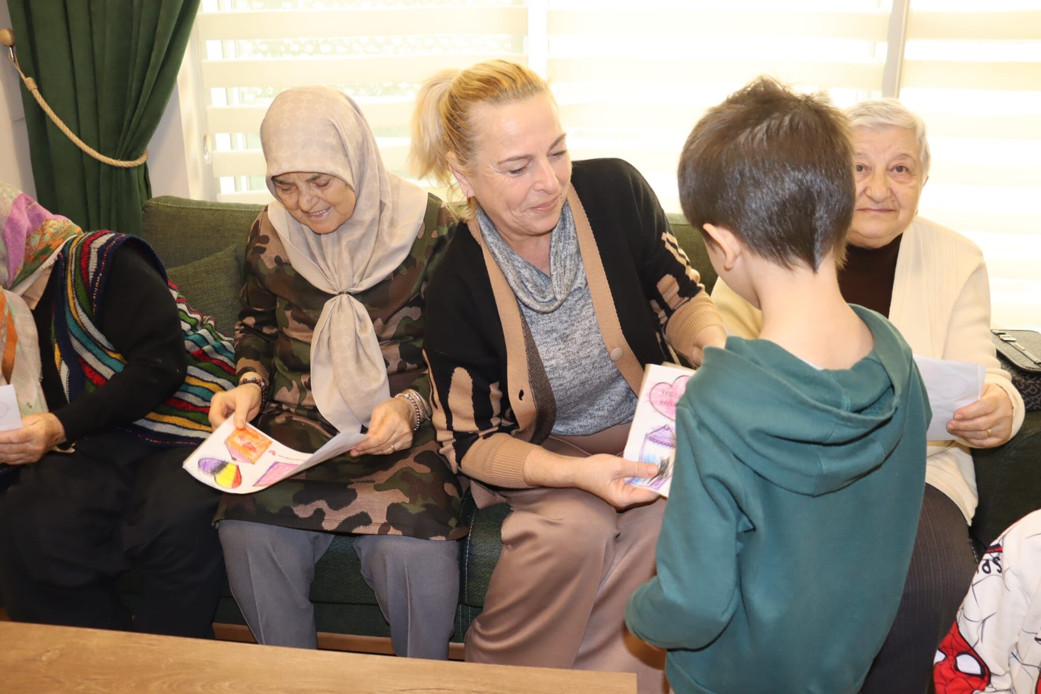 Izmitli Miniklerden Yaslilar Haftasinda Anlamli Ziyaret (5)