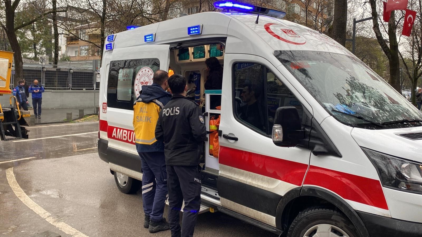 İzmi̇t’te Firin Bacasi Yangini 3 Ki̇şi̇ Etki̇lendi̇ (5)