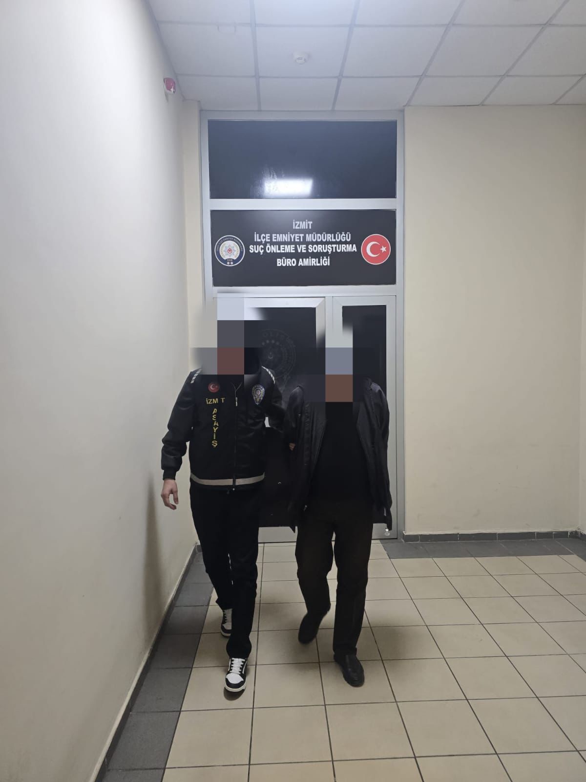 İzmi̇t’te Yaşlilari Hedef Aldi Sahte Krem Satip 40 Bi̇n Tl Vurgun Yapti (2)