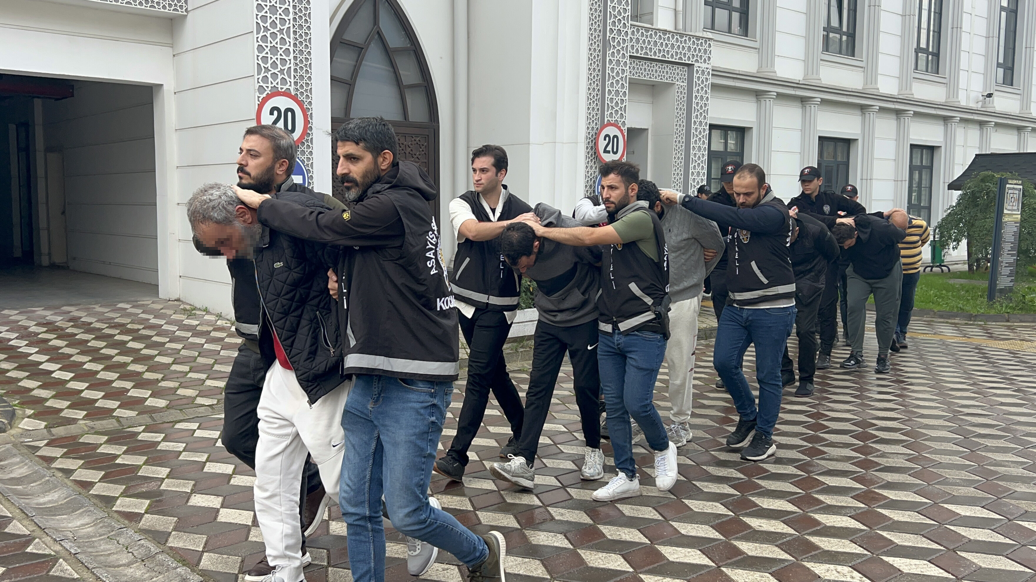 K O C A E L I 6 K I S I N I N O L D U G U K O Z M E T I K F A B R 1011682 300120 765713