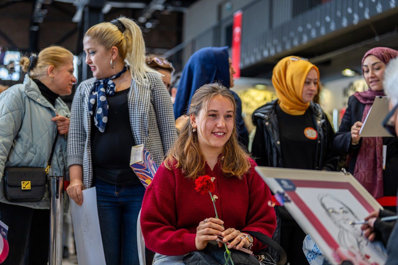 “Kadinla Deği̇şi̇r Dünya” (4)