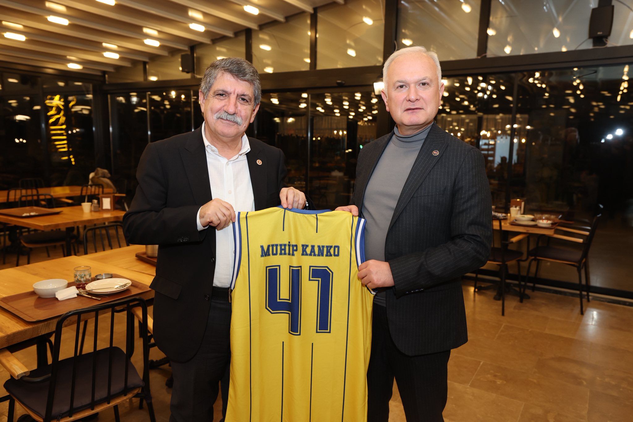 Karamürsel Belediye Başkanı Ahmet Çalık’ın Ev Sahipliğinde Düzenlenen Iftar Programı, Kocaeli Siyasetinin Önemli Isimlerini Bir Araya Getirdi. Papuli Köy Evi’nde Gerçekleşen Buluşma, Ramazan Ayının Manevi Atmosferind (3)