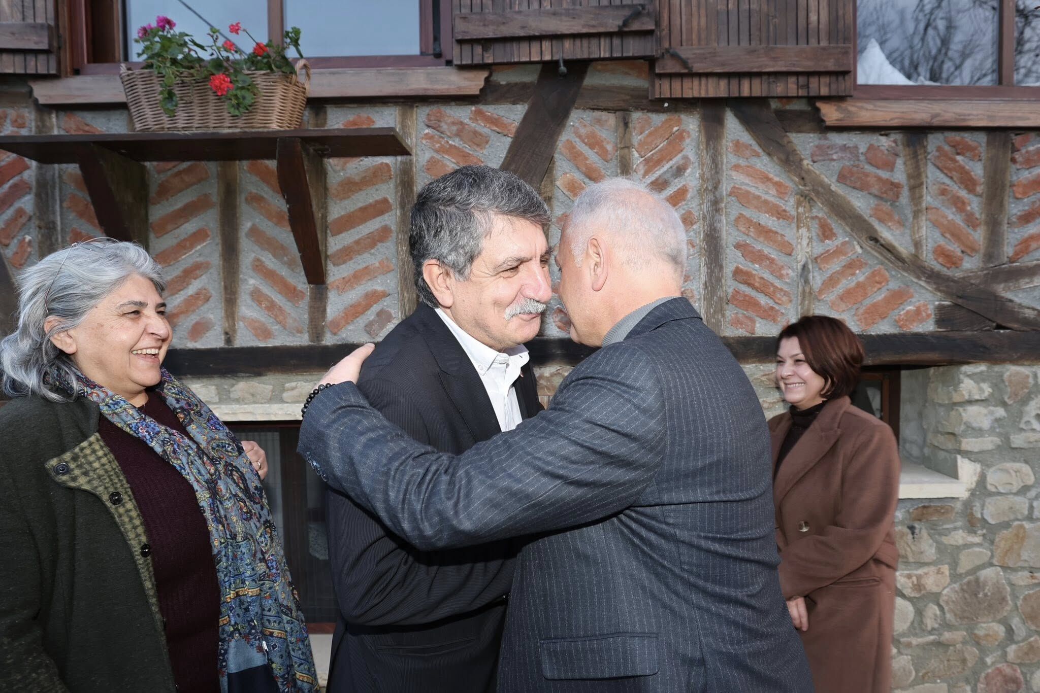 Karamürsel Belediye Başkanı Ahmet Çalık’ın Ev Sahipliğinde Düzenlenen Iftar Programı, Kocaeli Siyasetinin Önemli Isimlerini Bir Araya Getirdi. Papuli Köy Evi’nde Gerçekleşen Buluşma, Ramazan Ayının Manevi Atmosferind (5)