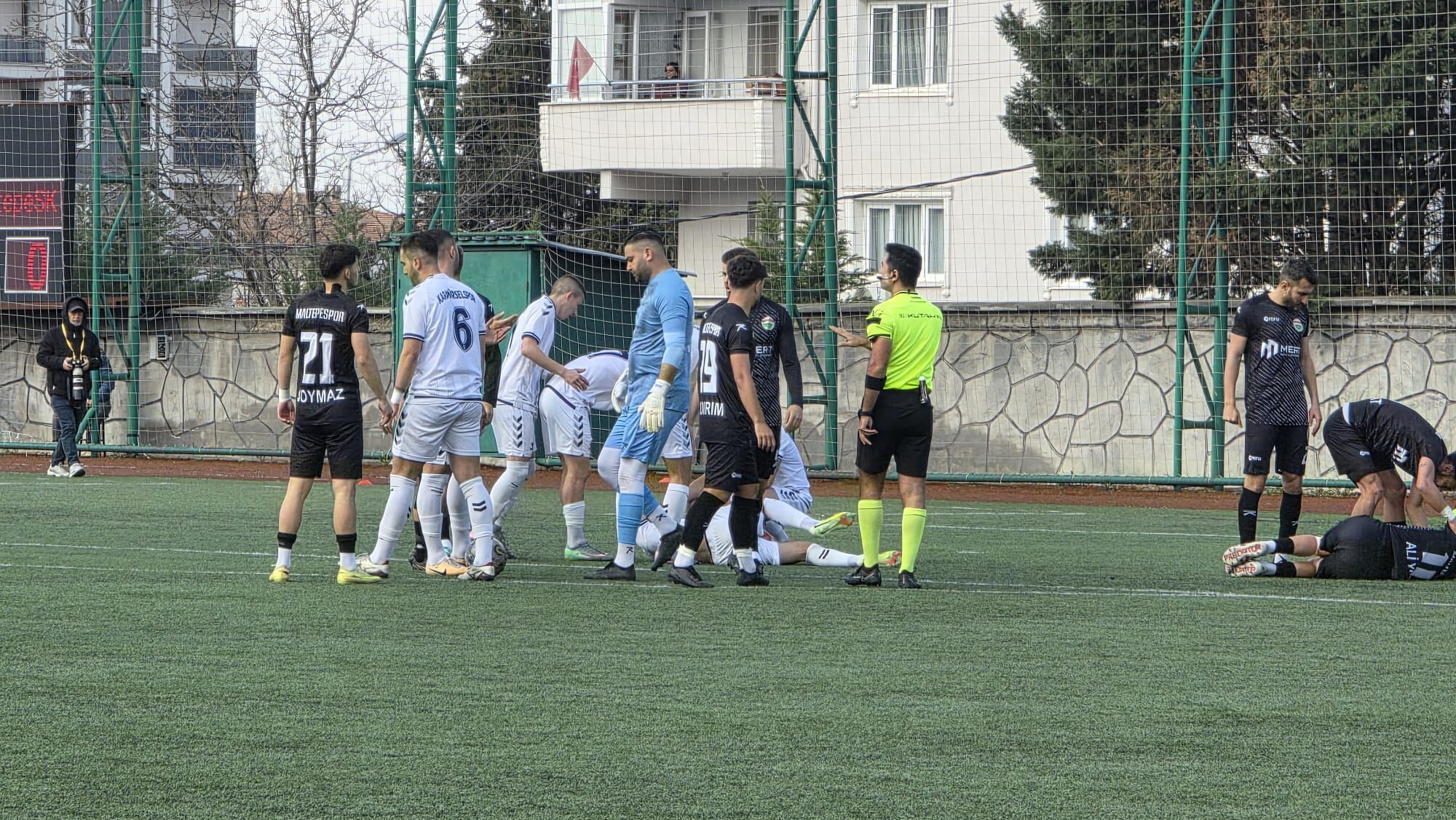 Karamürselspor Playoff Umudunu Di̇ri̇ Tutuyor (6)